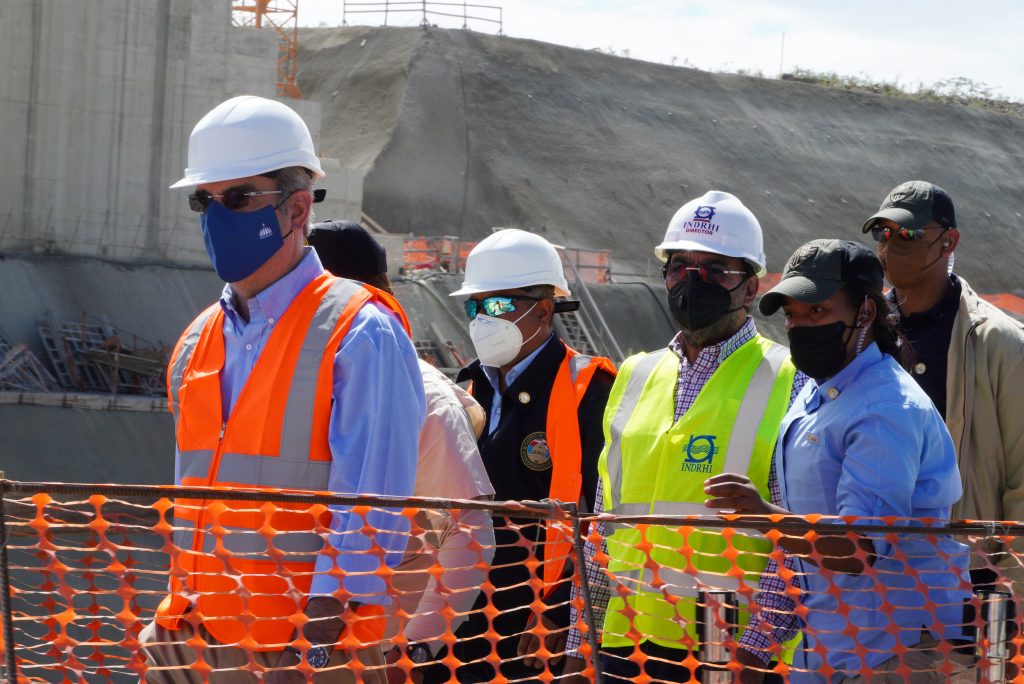 Presidente Luis Abinader supervisa construcción presa Monte Grande - Instituto Nacional de Recursos Hidráulicos