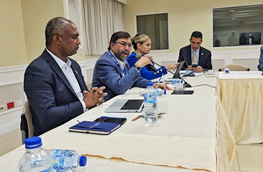 INDRHI propone diseñar un plan de manejo para proteger la laguna Rincón, en Cabral