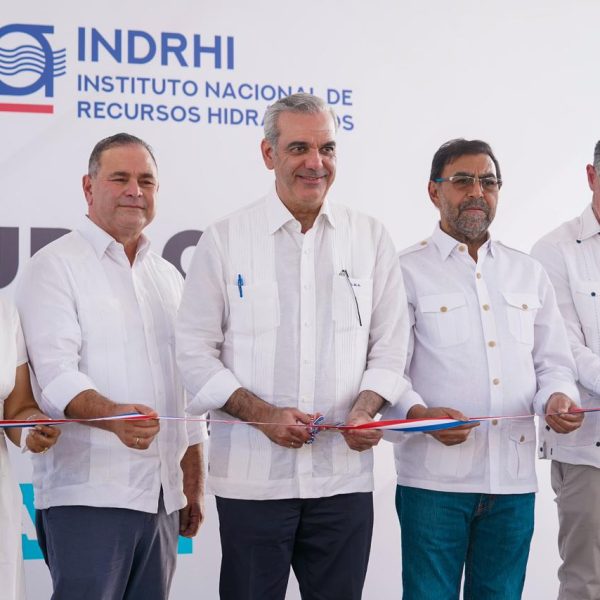 Presidente Abinader entrega obras que garantizan agua para la producción agrícola en Dajabón