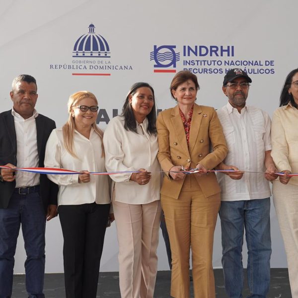 Gobierno entrega obras hidráulicas de protección construidas por el INDRHI en el río Tábara, en Azua