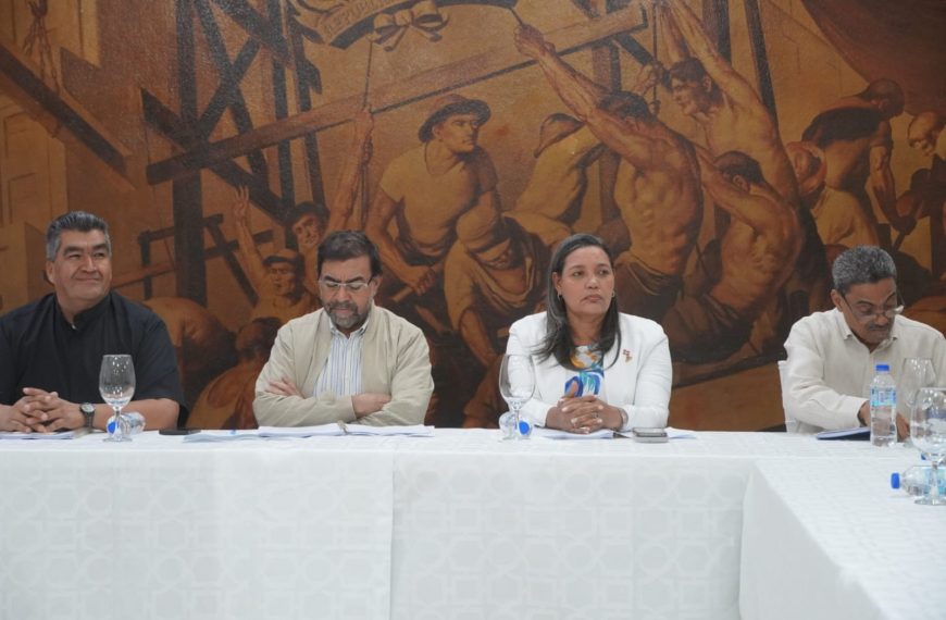 Consejo evalúa avance de obras que se construyen en Azua con fondos generados por hidroeléctrica Los Toros para impulso agropecuario