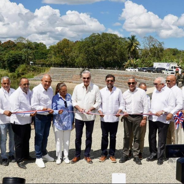 Presidente Abinader entrega conjunto de obras hidráulicas construidas por INDRHI en la provincia Duarte
