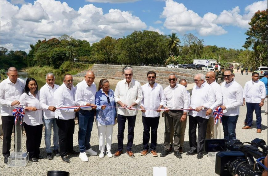 Presidente Abinader entrega conjunto de obras hidráulicas construidas por INDRHI en la provincia Duarte