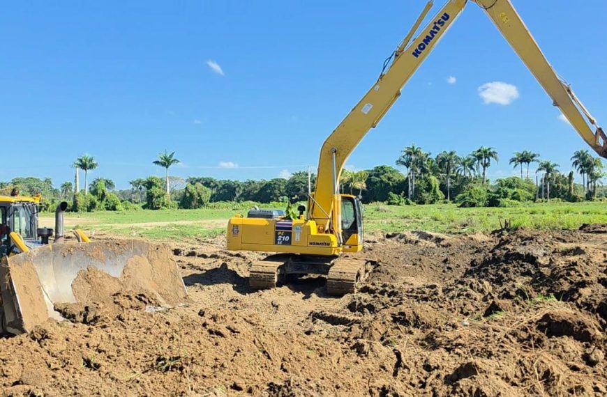 INDRHI interviene río Dajabón, próximo a instalaciones de Codevi, para mitigar inundaciones