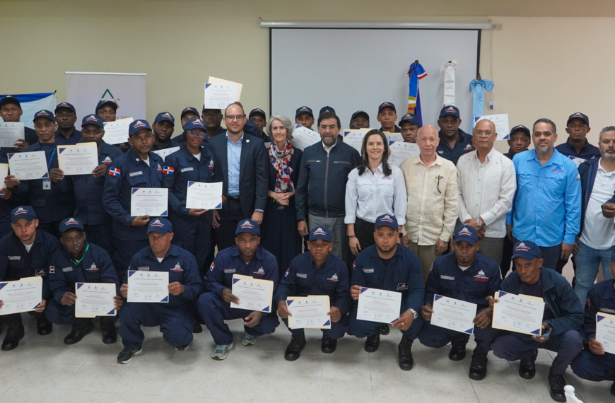 Guardaparques reciben certificación por capacitación especializada en el marco del proyecto PARGIRH