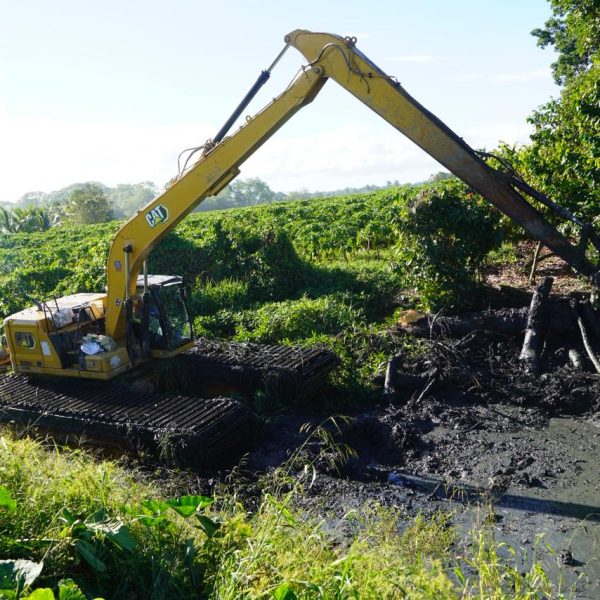 INDRHI interviene sistemas de drenaje en el Bajo Yuna para agilizar circulación de las aguas y beneficiar a productores agrícola