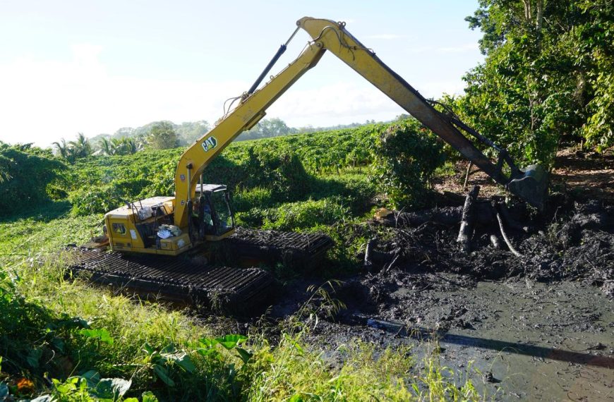 INDRHI interviene sistemas de drenaje en el Bajo Yuna para agilizar circulación de las aguas y beneficiar a productores agrícola