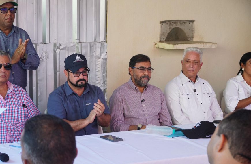 Arranca en Bajo Yuna el Programa de Rehabilitación de Caminos Interparcelarios que ejecutan Obras Públicas, Agricultura e INDRHI