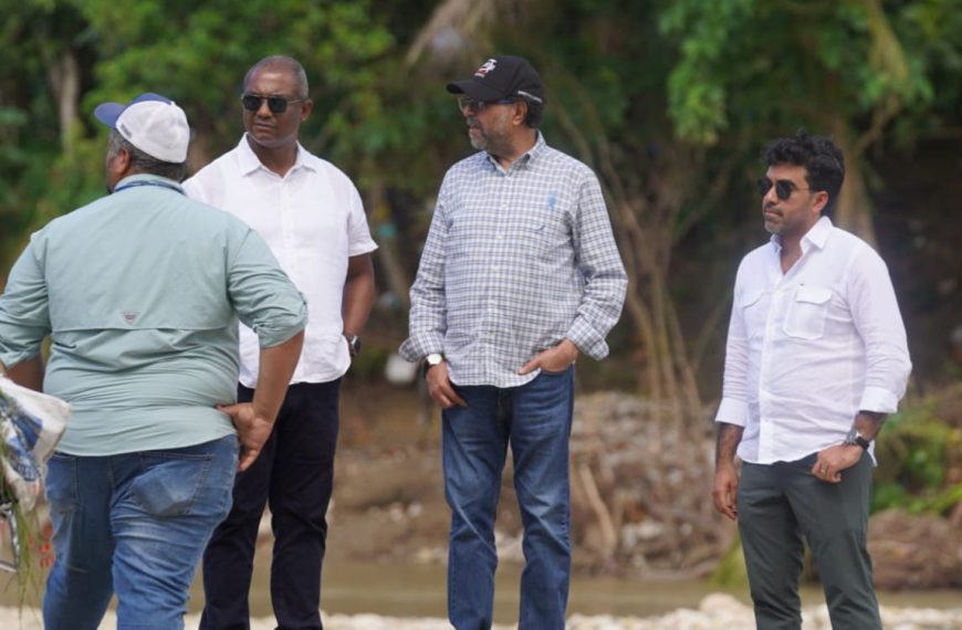 INDRHI despliega equipos pesados en Puerto Plata para protección de comunidades