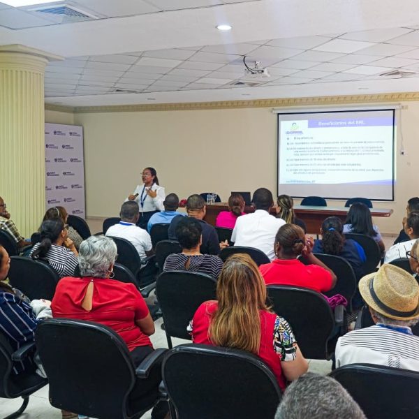 INDRHI organiza charla sobre Seguro de Riesgos Laborales junto al IDOPPRIL