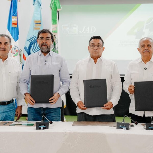 INDRHI y JAD firman acuerdo para fortalecer la gestión sostenible del agua en el sector agropecuario