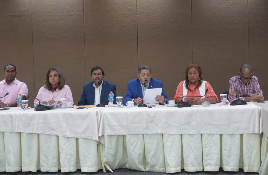 INDRHI presenta ante comisión de Hacienda de la Cámara de Diputados alcances de proyecto para manejo de cuenca del río Yuna