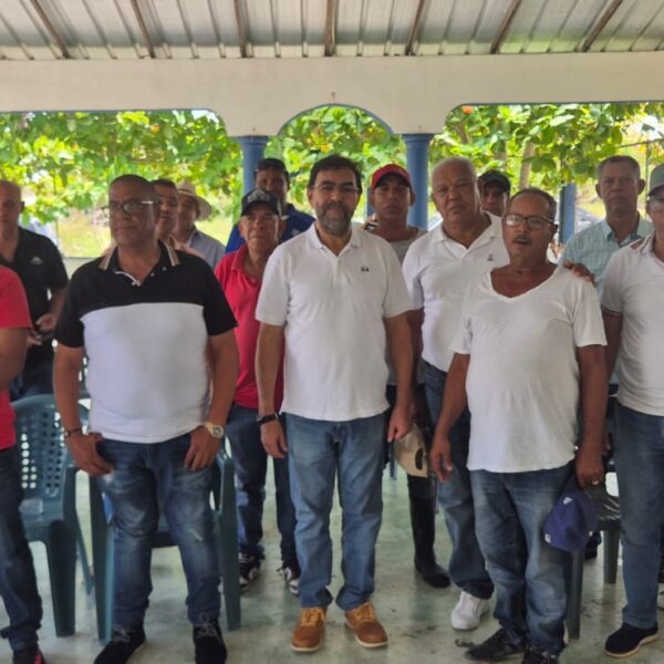 INDRHI interviene canales y drenajes para garantizar agua a zona arrocera de Cenoví