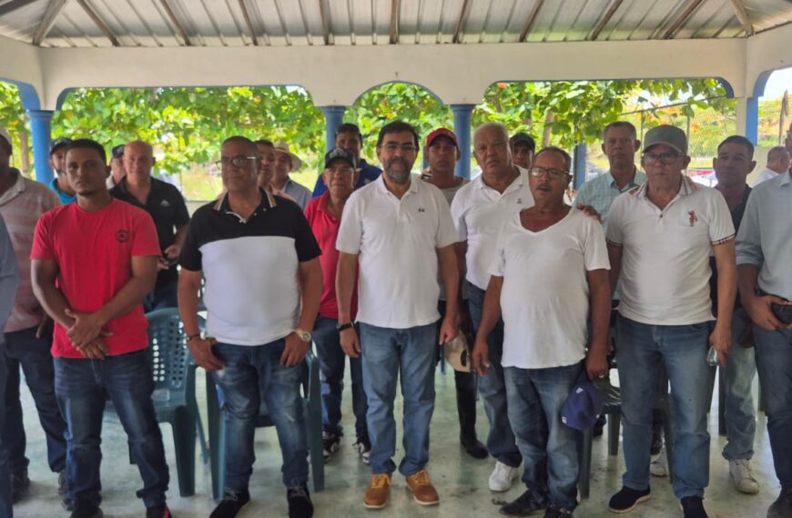 INDRHI interviene canales y drenajes para garantizar agua a zona arrocera de Cenoví