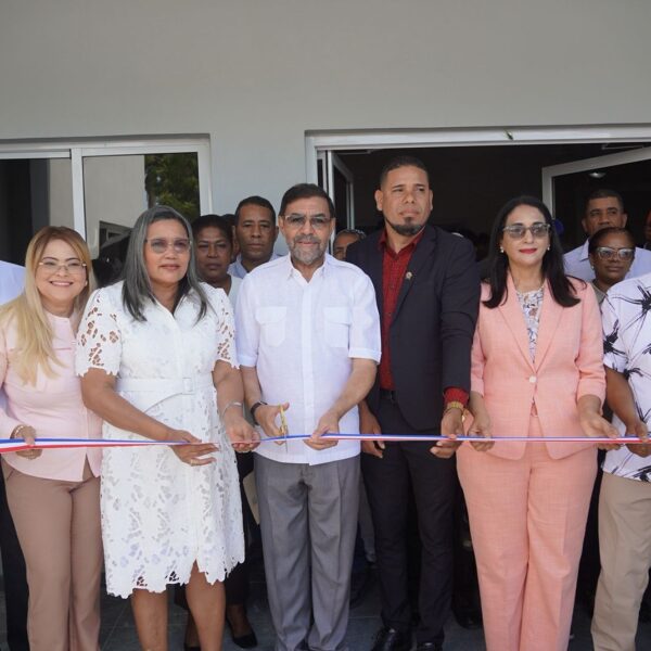 Con fondos provenientes de hidroeléctrica Los Toros, Gobierno inaugura moderna funeraria en ese distrito municipal de Azua
