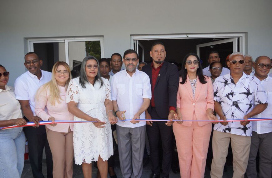 Con fondos provenientes de hidroeléctrica Los Toros, Gobierno inaugura moderna funeraria en ese distrito municipal de Azua