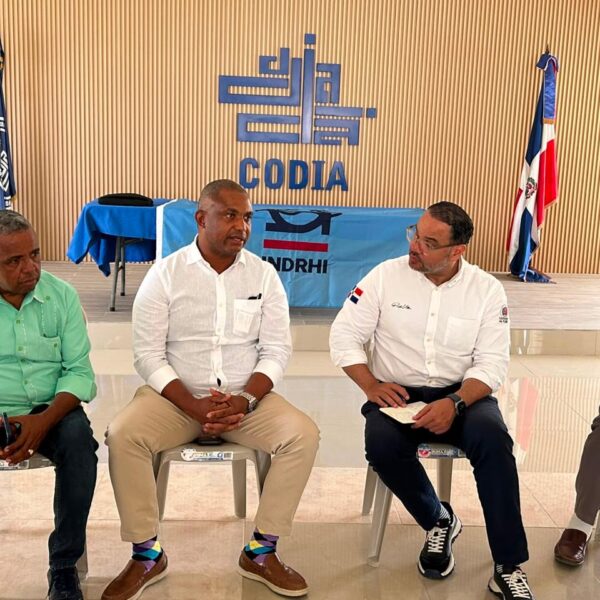 Defensor del Pueblo e INDRHI se reúnen con juntas de regantes del Valle de San Juan para optimizar la gestión hídrica