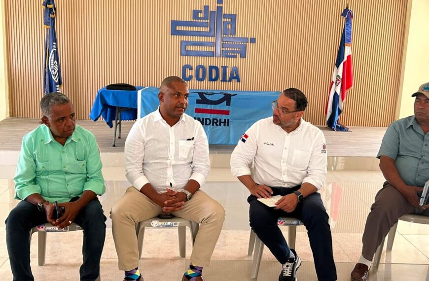 Defensor del Pueblo e INDRHI se reúnen con juntas de regantes del Valle de San Juan para optimizar la gestión hídrica