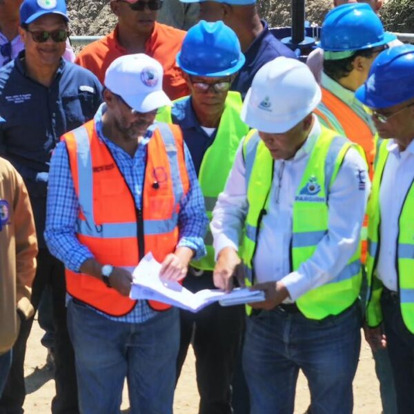 Gobierno inicia rehabilitación del canal Horacio Vásquez para mejorar riego en unas 227,000 tareas de Montecristi