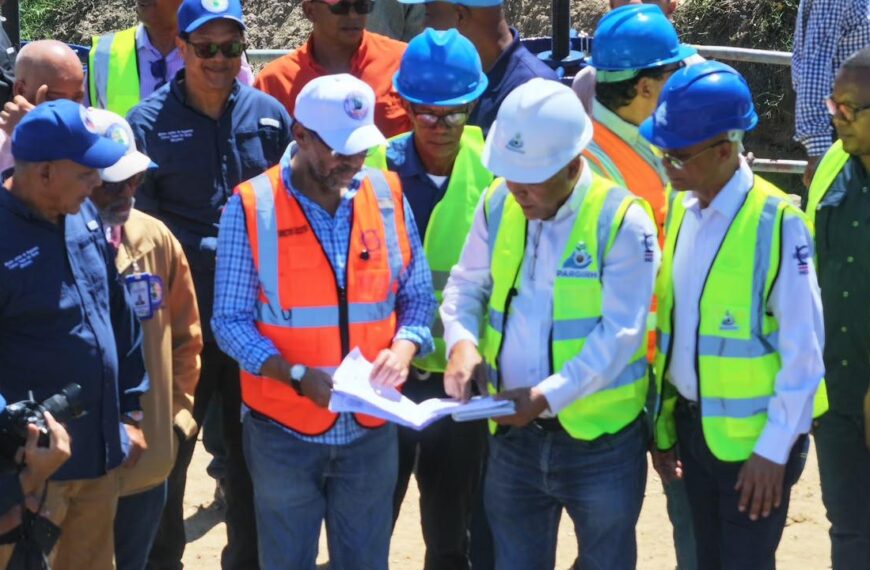 Gobierno inicia rehabilitación del canal Horacio Vásquez para mejorar riego en unas 227,000 tareas de Montecristi