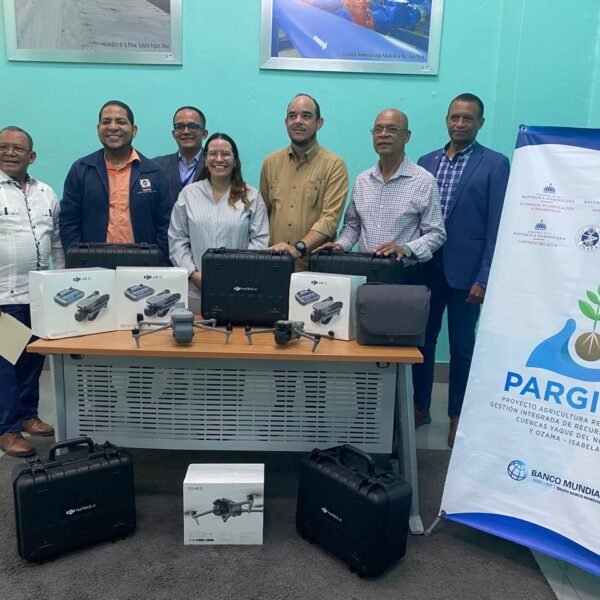 INDRHI entrega 25 drones al Ministerio de Medio Ambiente para fortalecer la vigilancia de áreas protegidas